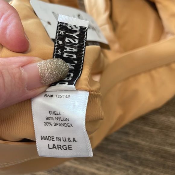 NWT DIPPIN Daisys made in USA large bikini top - Picture 7 of 9